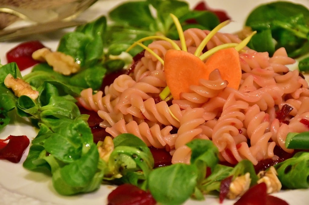 “Creamy White Sauce & Spicy Red Sauce Pasta – Homemade Perfection!”